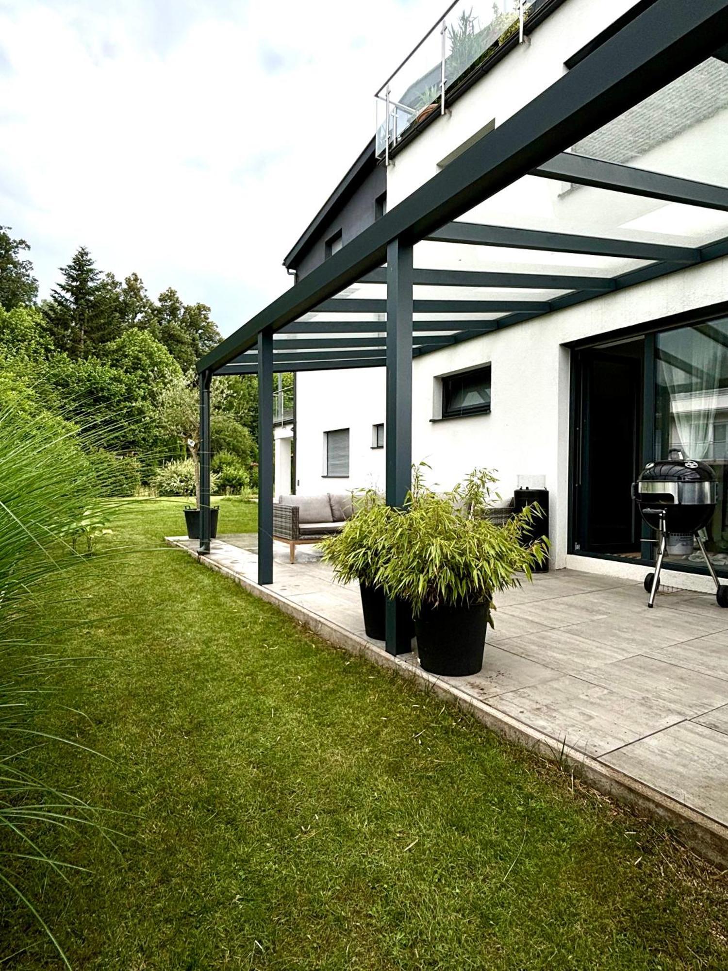 Schoene Wohnung Mit Terrasse Und Parkplatz Velden am Wörthersee Eksteriør billede