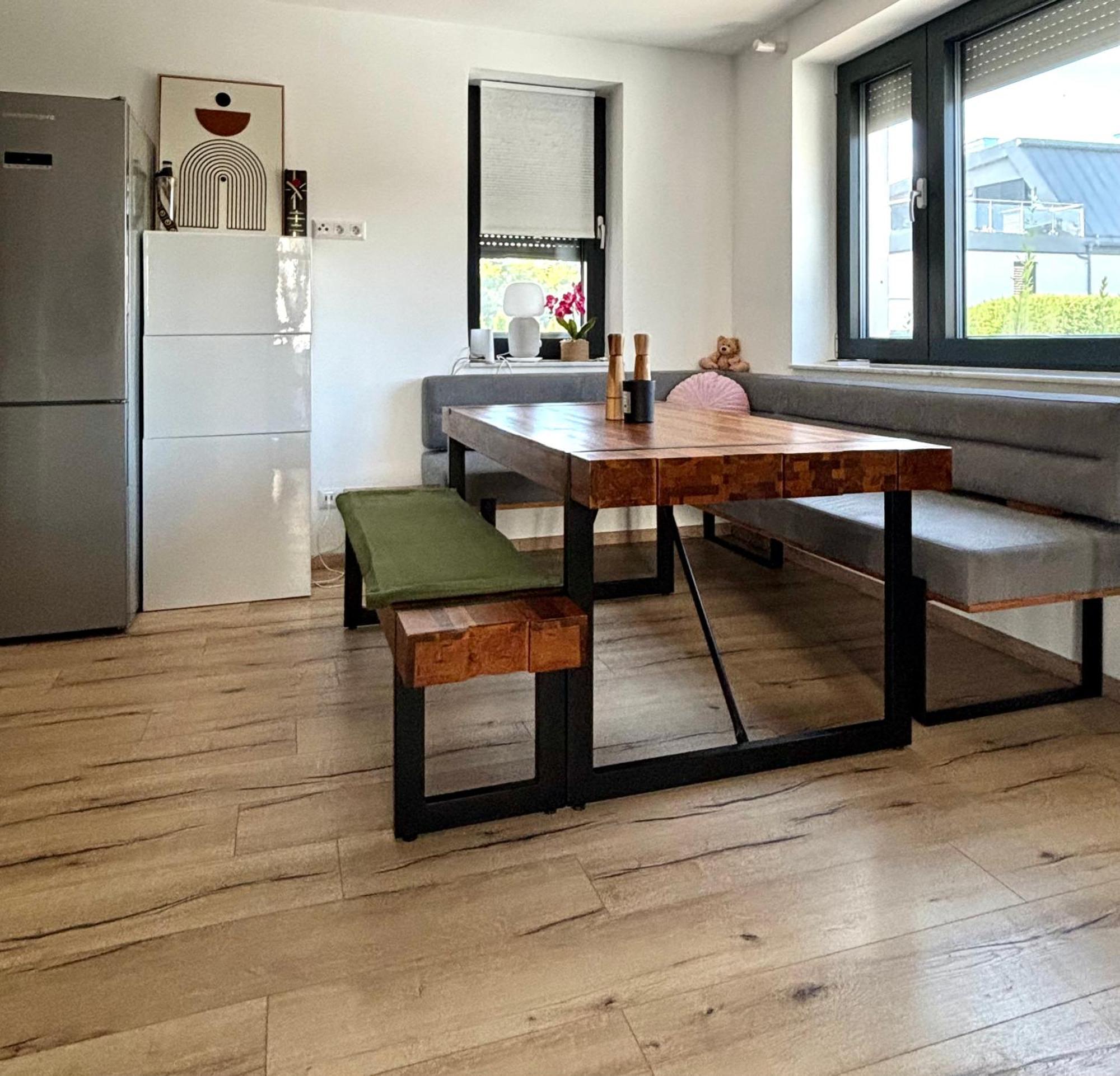 Schoene Wohnung Mit Terrasse Und Parkplatz Velden am Wörthersee Eksteriør billede