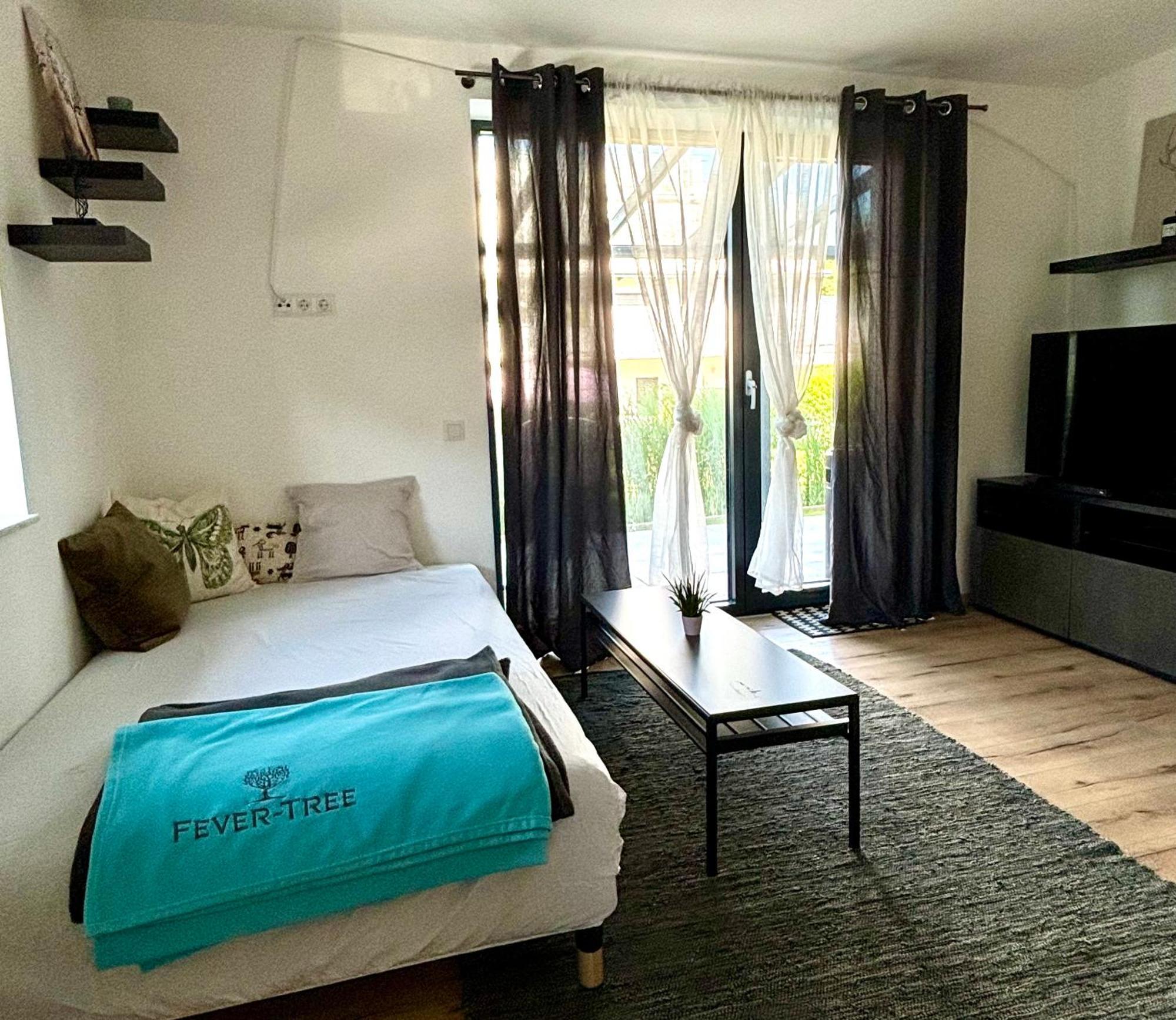 Schoene Wohnung Mit Terrasse Und Parkplatz Velden am Wörthersee Eksteriør billede