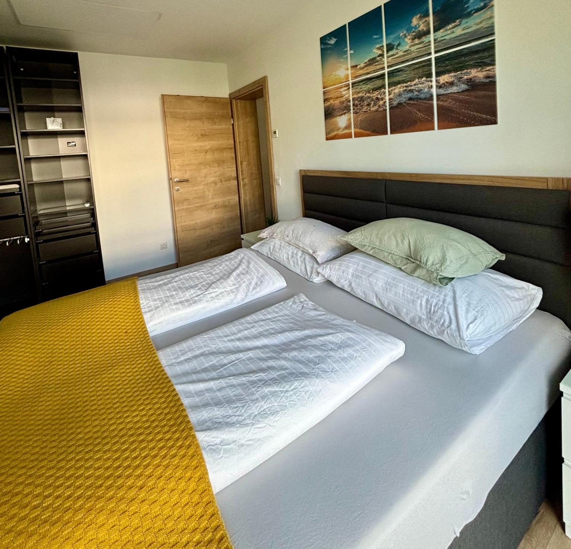 Schoene Wohnung Mit Terrasse Und Parkplatz Velden am Wörthersee Eksteriør billede