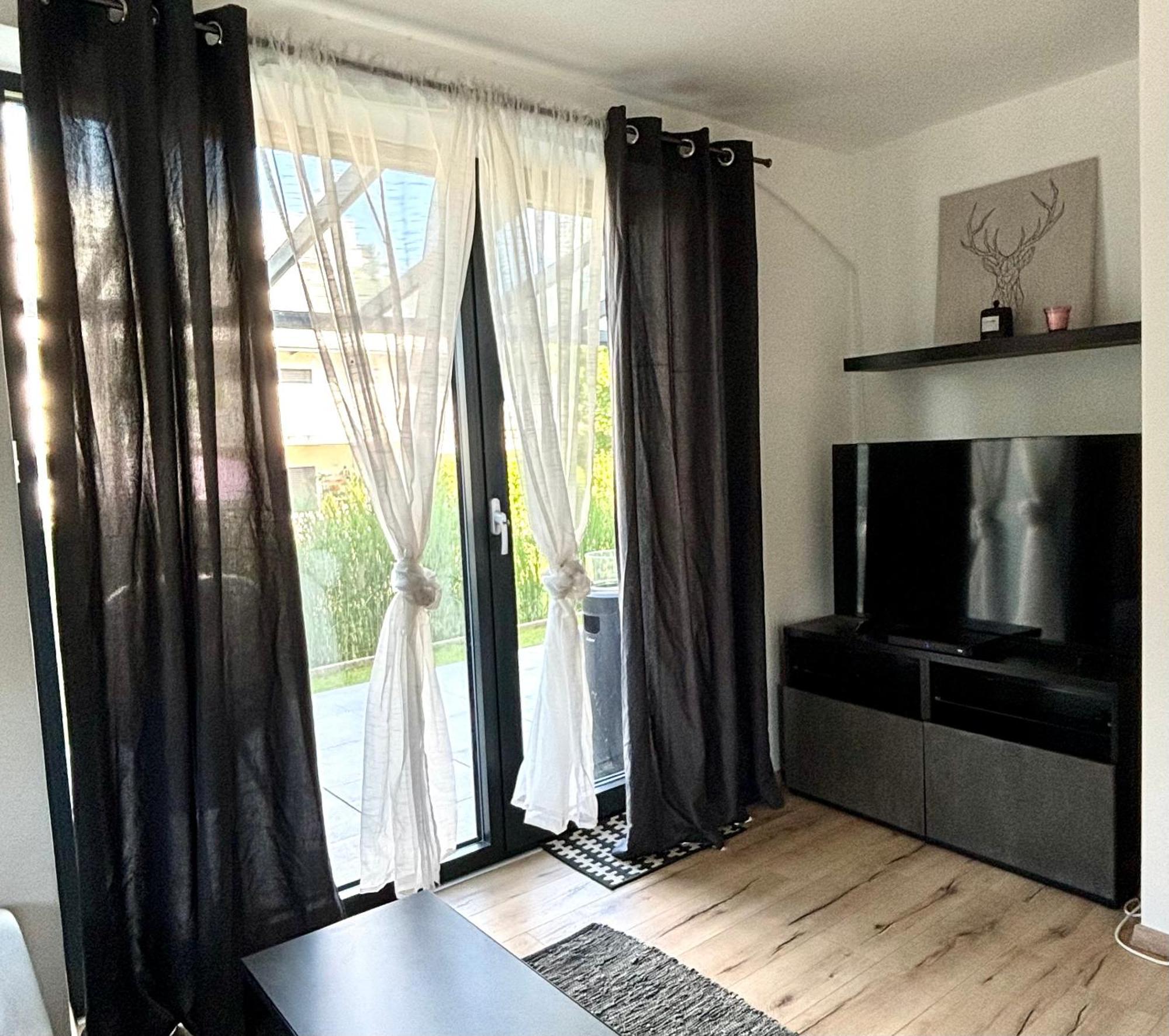 Schoene Wohnung Mit Terrasse Und Parkplatz Velden am Wörthersee Eksteriør billede