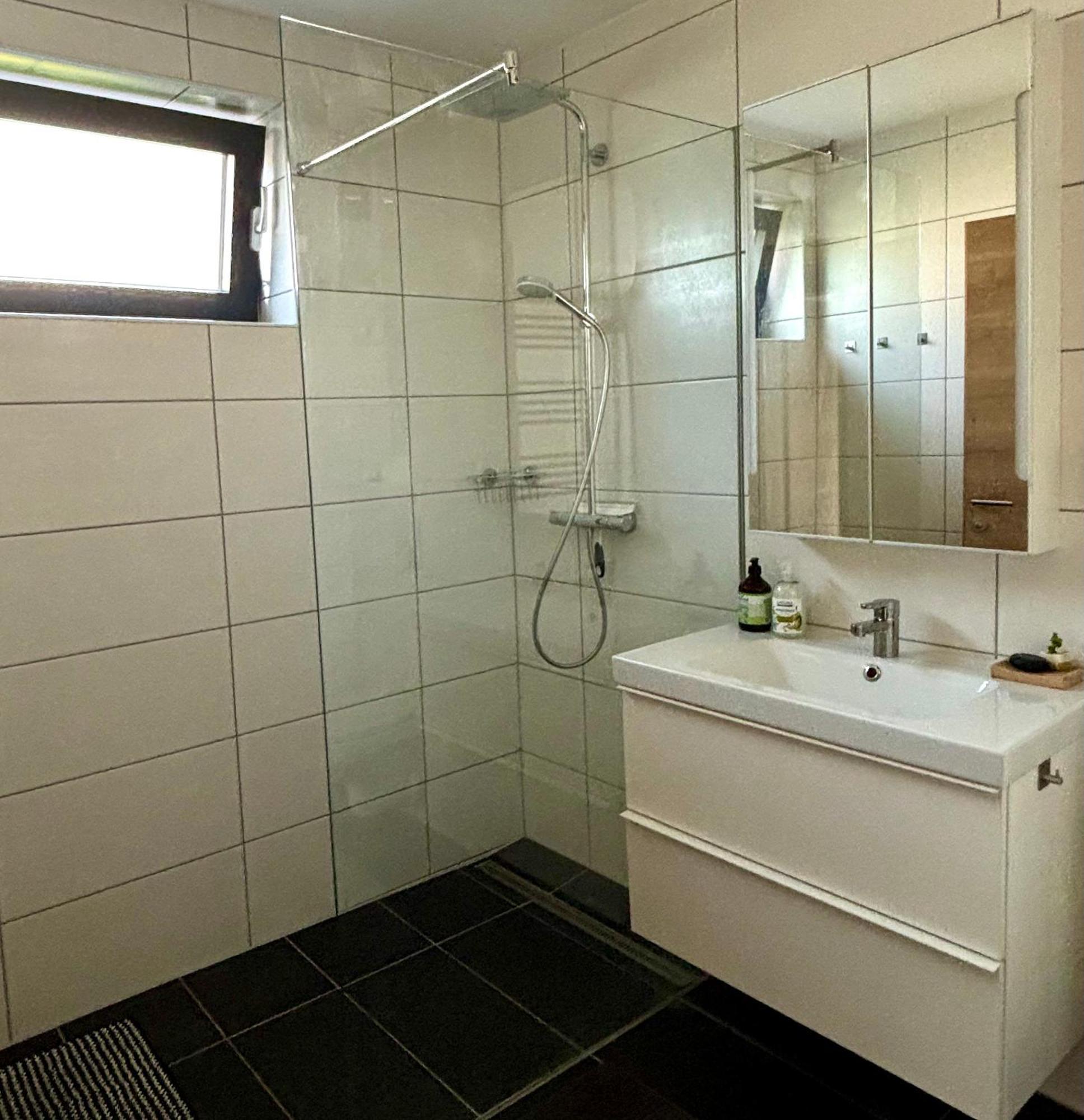 Schoene Wohnung Mit Terrasse Und Parkplatz Velden am Wörthersee Eksteriør billede